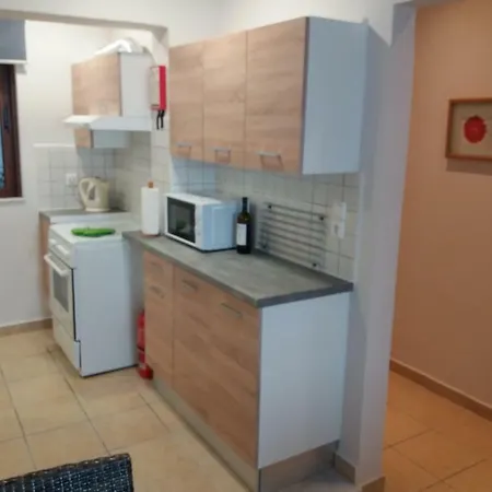 Ellie's Apartment *